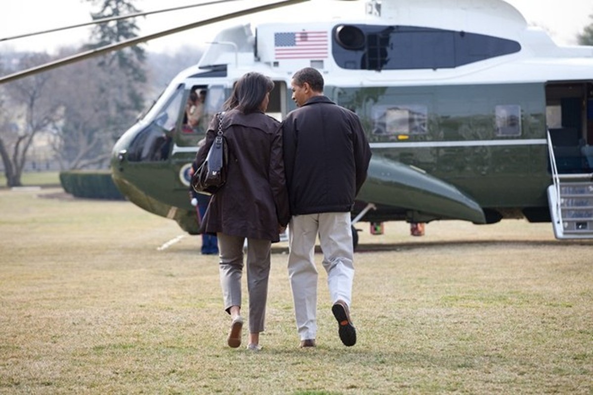 Khoanh khac lang man cua vo chong Tong thong Obama-Hinh-4